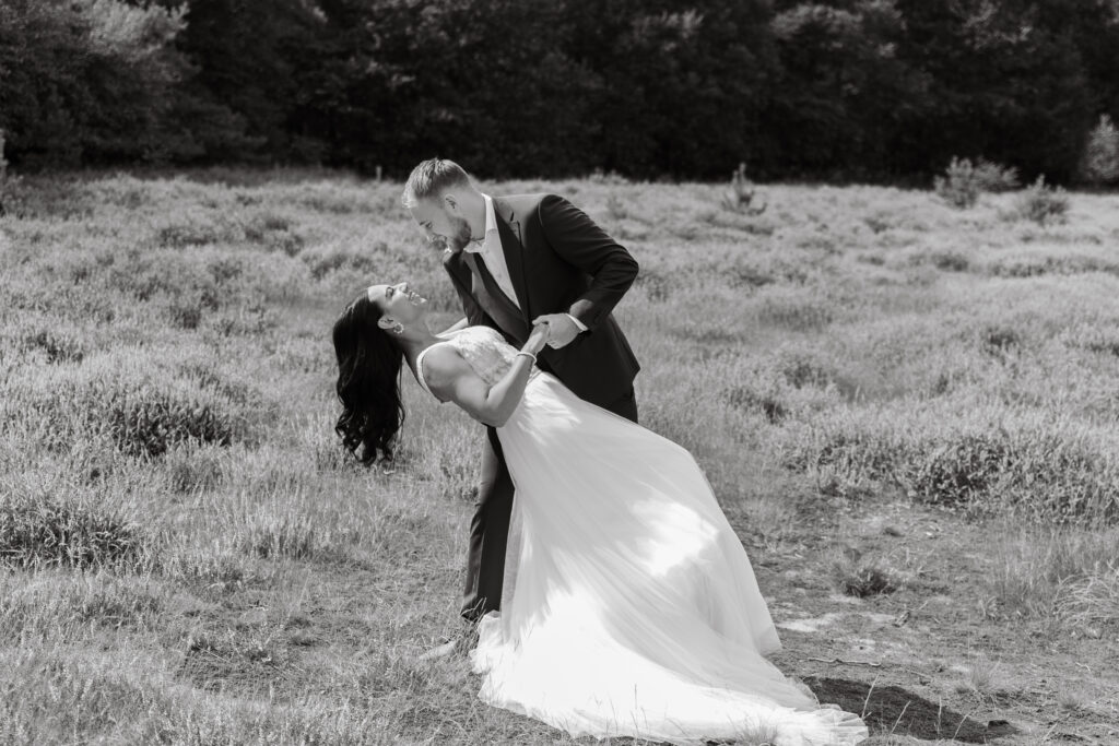 trouwvideograaf, fotograaf, borkeld, heide in bloei, prewedding shoot